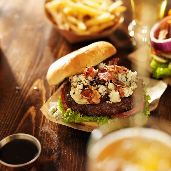 Gourmet bleu cheese burgers with beer — Stock Photo, Image