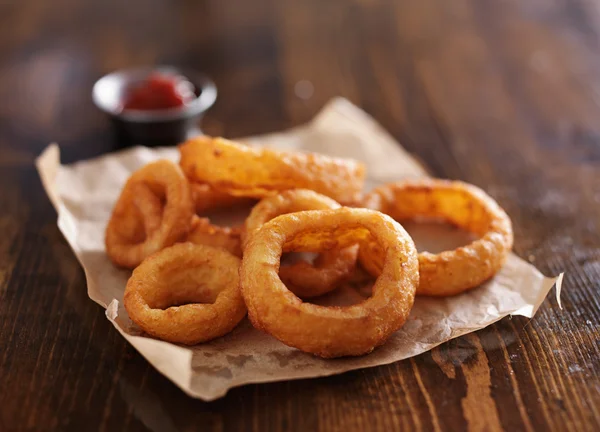 Knusprige Zwiebelringe — Stockfoto