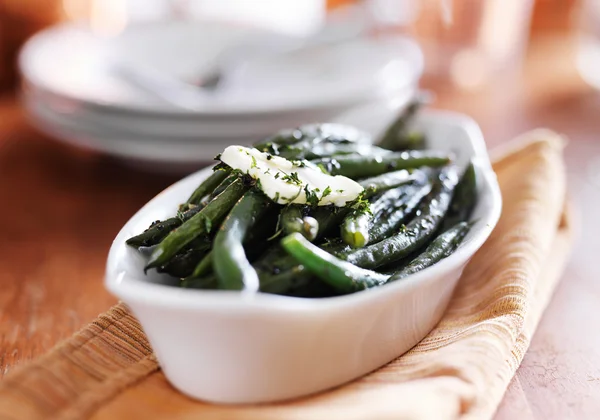 Green beans in butter herb sauce — Stock Photo, Image