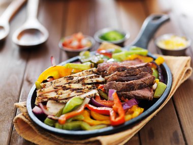 Meksika biftek ve tavuk salata