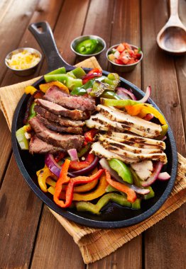 Meksika biftek ve tavuk salata