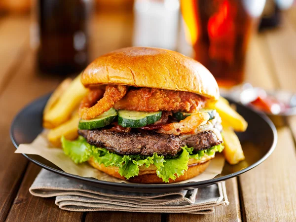 Hamburguesa barbacoa de tocino — Foto de Stock