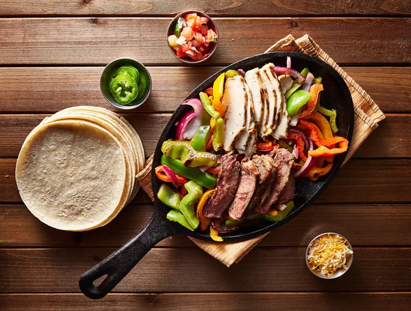 Mexikói steak és az Csirke fajitas — Stock Fotó