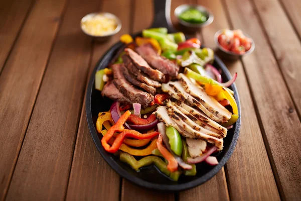 Meksika biftek ve tavuk salata