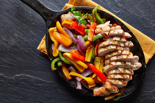 Fajitas mexicanas de pollo a la parrilla — Foto de Stock