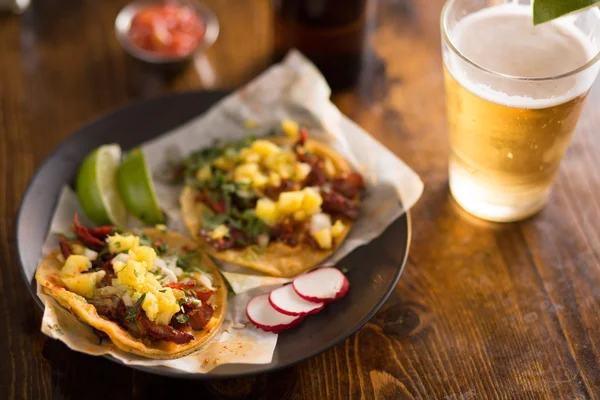 Mexican street tacos with beer — Stock Photo, Image