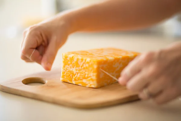 Woman cutting cheese — Stock Photo, Image