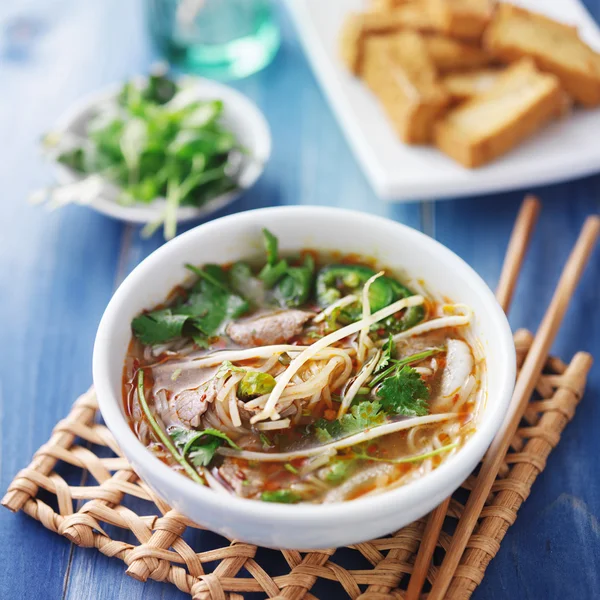 Vietnamesiska traditionella pho nötkött soppa — Stockfoto