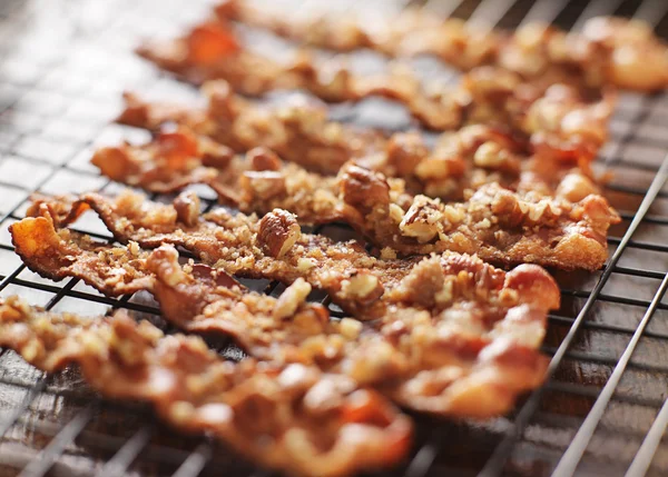 Candied bacon with pecans — Stock Photo, Image