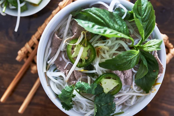 Pho vietnamita com carne bovina — Fotografia de Stock