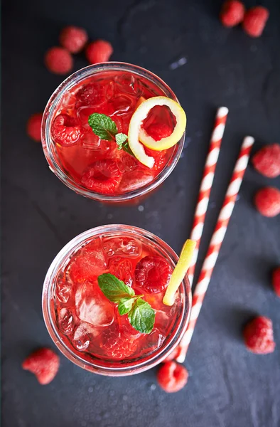 Färgglada hallon cocktails — Stockfoto