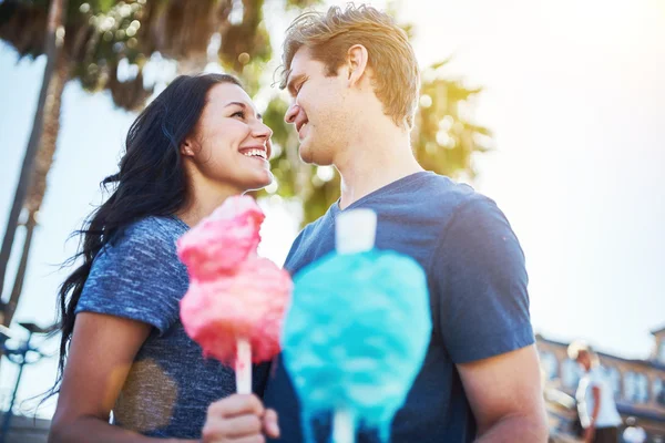 Boyfriend and girlfriend on romantic date — Stock Photo, Image