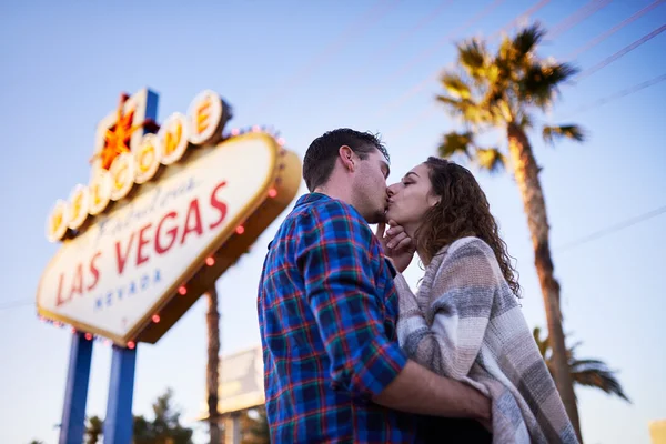 Passionate romantic couple kissing — Stock Photo, Image