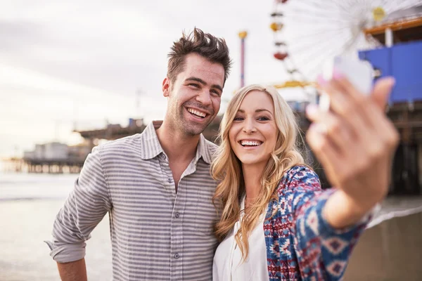 Romantyczna para przy selfie — Zdjęcie stockowe