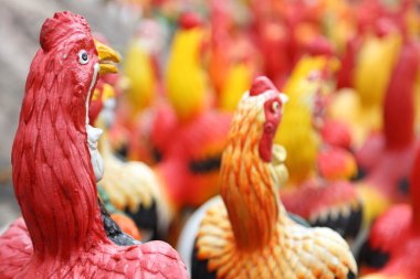 Sayıda horoz heykelini, horozlar Tayland Tanrı'ya adanmış.