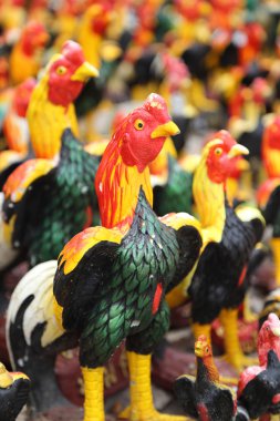 Sayıda horoz heykelini, horozlar Tayland Tanrı'ya adanmış.