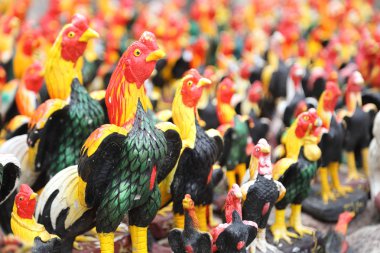 Sayıda horoz heykelini, horozlar Tayland Tanrı'ya adanmış.