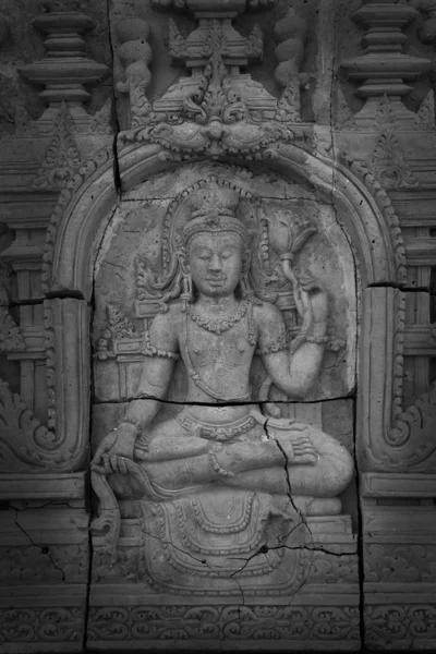Bas relief ciment style thaïlandais artisanat des dieux hindous . — Photo