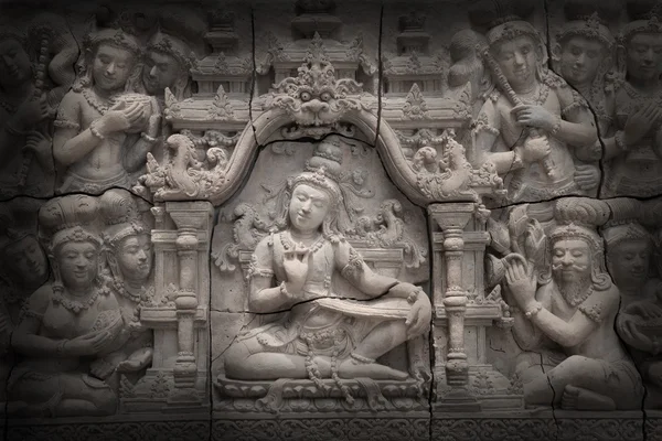 Bas relief ciment style thaïlandais artisanat des dieux hindous — Photo