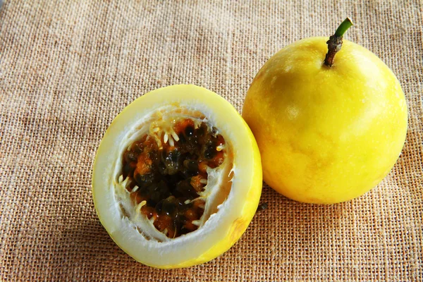 Close up of half passion fruit (passiflora edulis) on sack. — Stock Photo, Image