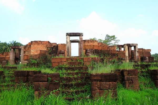 16th century Nong Hong laterite castle in Buriram province at Th — Stock Photo, Image