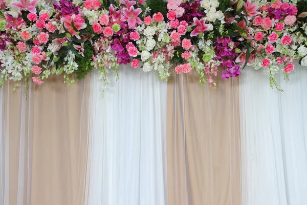 Arranjo de flores de pano de fundo para cerimônia de casamento . — Fotografia de Stock