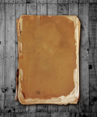 kırpma yolu ile ahşap antika kitap.