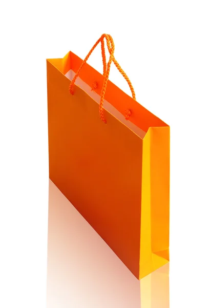 Orange recycle paper shopping bag on white clipping path. — Stock Photo, Image