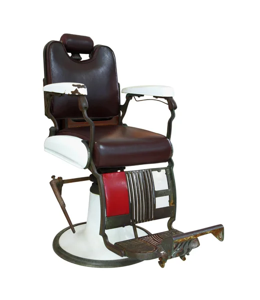 Stary fryzjer krzesło na białym tle biały ze ścieżką przycinającą. — Zdjęcie stockowe