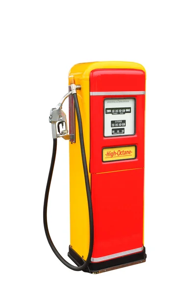 Kırpma yolu ile kırmızı ve sarı vintage benzin yakıt pompası — Stok fotoğraf