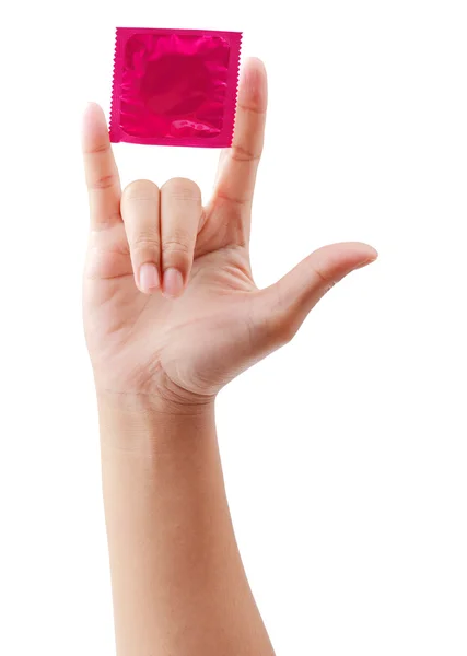 Рожевий презерватив у жіночій руці ізольований на білому з відсічним контуром — стокове фото
