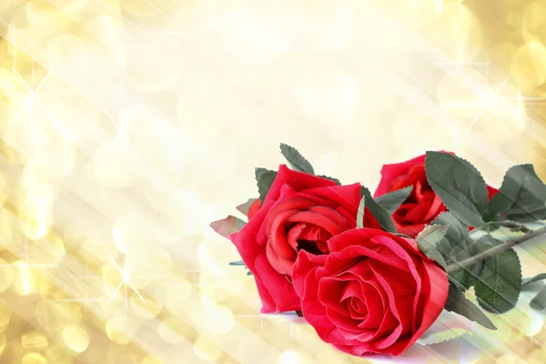 Red roses bouquet with gold light bokeh and free space for text — Stock Photo, Image