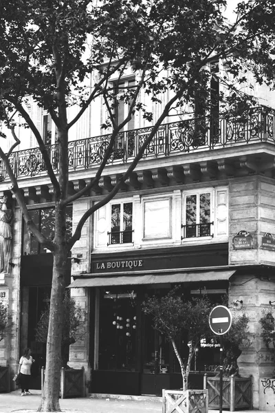 Parisian cafe in summer — Stock Photo, Image