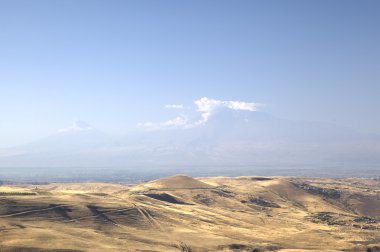 Ağrı Dağı görünümünde bir sis, Ermenistan