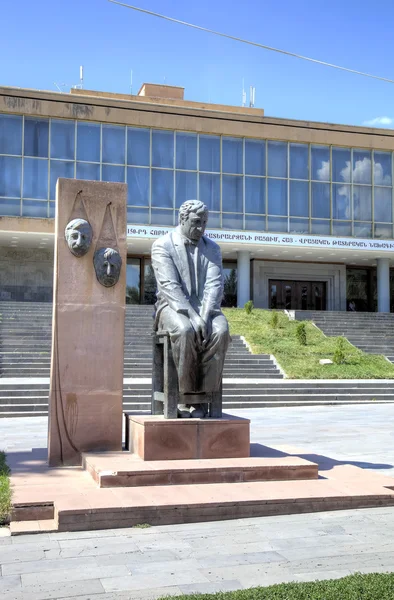 Denkmal von frunzik mkrtchyan. Gyumri, Armenien — Stockfoto