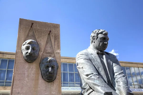 Monumento de Frunzik Mkrtchyan. Gyumri, Armenia — Foto de Stock