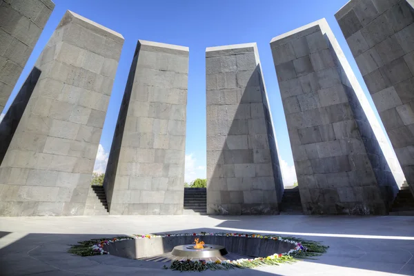 예레반, 아르메니아의 도시에서 아르메니아인의 몰 살의 피해자에 게 기념물 — 스톡 사진