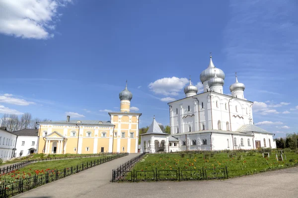 Klostret Spaso-Preobrazhensky Varlaamo-Khutyn. Veliky Novgorod, Ryssland — Stockfoto