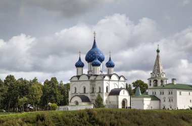 Virgin, çan kulesi ve St.Nicholas Kilisesi Suzdal Kremlin Nativity katedral manzarası. Suzdal, Rusya'nın altın yüzük.