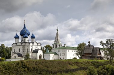 Virgin, çan kulesi ve St.Nicholas Kilisesi Suzdal Kremlin Nativity katedral manzarası. Suzdal, Rusya'nın altın yüzük.
