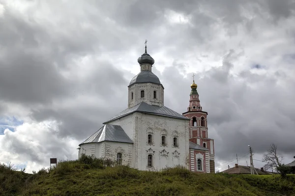 Kościół z Eliasza proroka w żalu Iwanowa w zakolu rzeki też. Suzdal, złoty pierścień Rosji. — Zdjęcie stockowe
