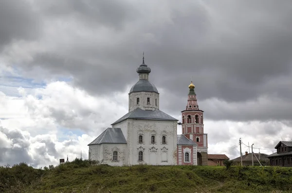 Kościół z Eliasza proroka w żalu Iwanowa w zakolu rzeki też. Suzdal, złoty pierścień Rosji. — Zdjęcie stockowe