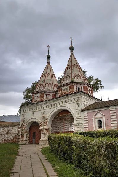 Porte sante di monastero di Rizopolozhensky. Suzdal, Anello d'oro della Russia . — Foto Stock