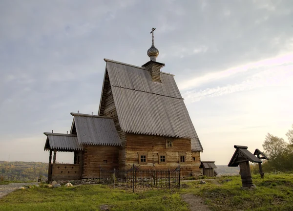 Wooden Church of the Resurrection (Voskresenskaya) (1699) on Levitan's mountain. Ples, Golden Ring of Russia — Stock Photo, Image