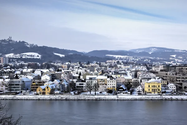 Stadsbilden i Linz från Linzer Schloss. Linz, Österrike — Stockfoto