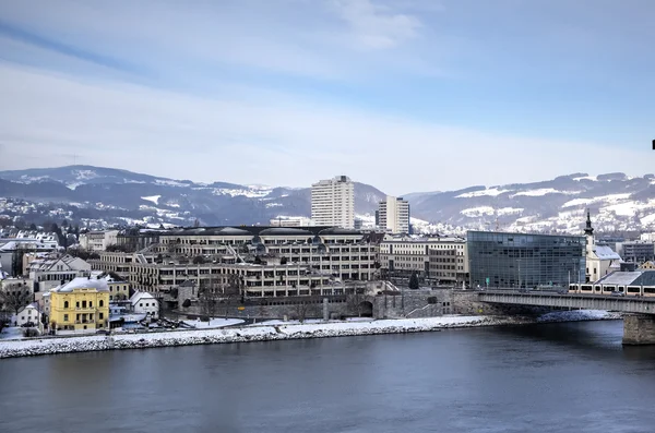 Stadsbilden i Linz från Linzer Schloss. Linz, Österrike — Stockfoto