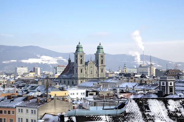 Stadsbilden i Linz från Linzer Schloss. Linz, Österrike — Stockfoto