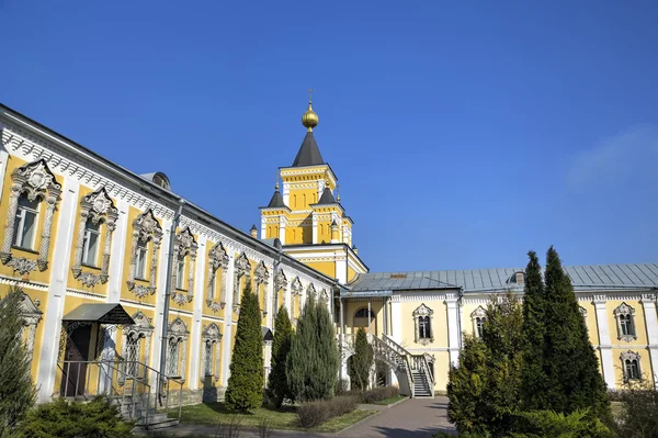 Klášter svatého Mikuláše Ugreshsky (Nikolo-Ugreshsky). Dzeržinského, Moscow region, Rusko — Stock fotografie