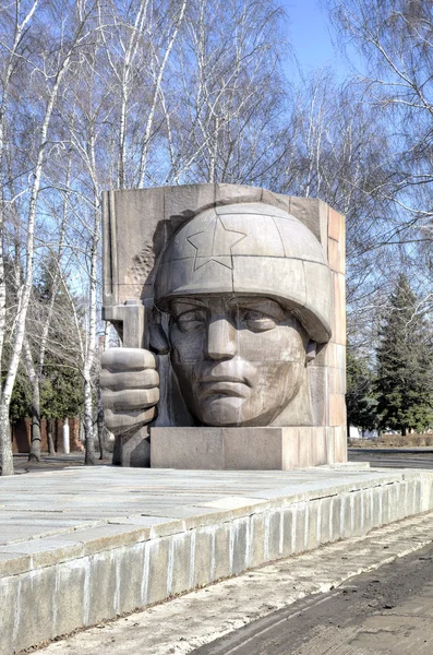 Kolomna, Federacja Rosyjska - 11 kwietnia 2015: Pomnik mieszkańców Kolomna, którzy oddali życie za ojczyznę 1941-1945 w Memorial park w Kolomna — Zdjęcie stockowe