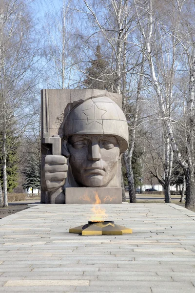 Kolomna, Russie - 11 avril 2015 : Monument aux résidents de Kolomna qui ont donné vie à la Patrie 1941-1945 dans le parc commémoratif de Kolomna — Photo